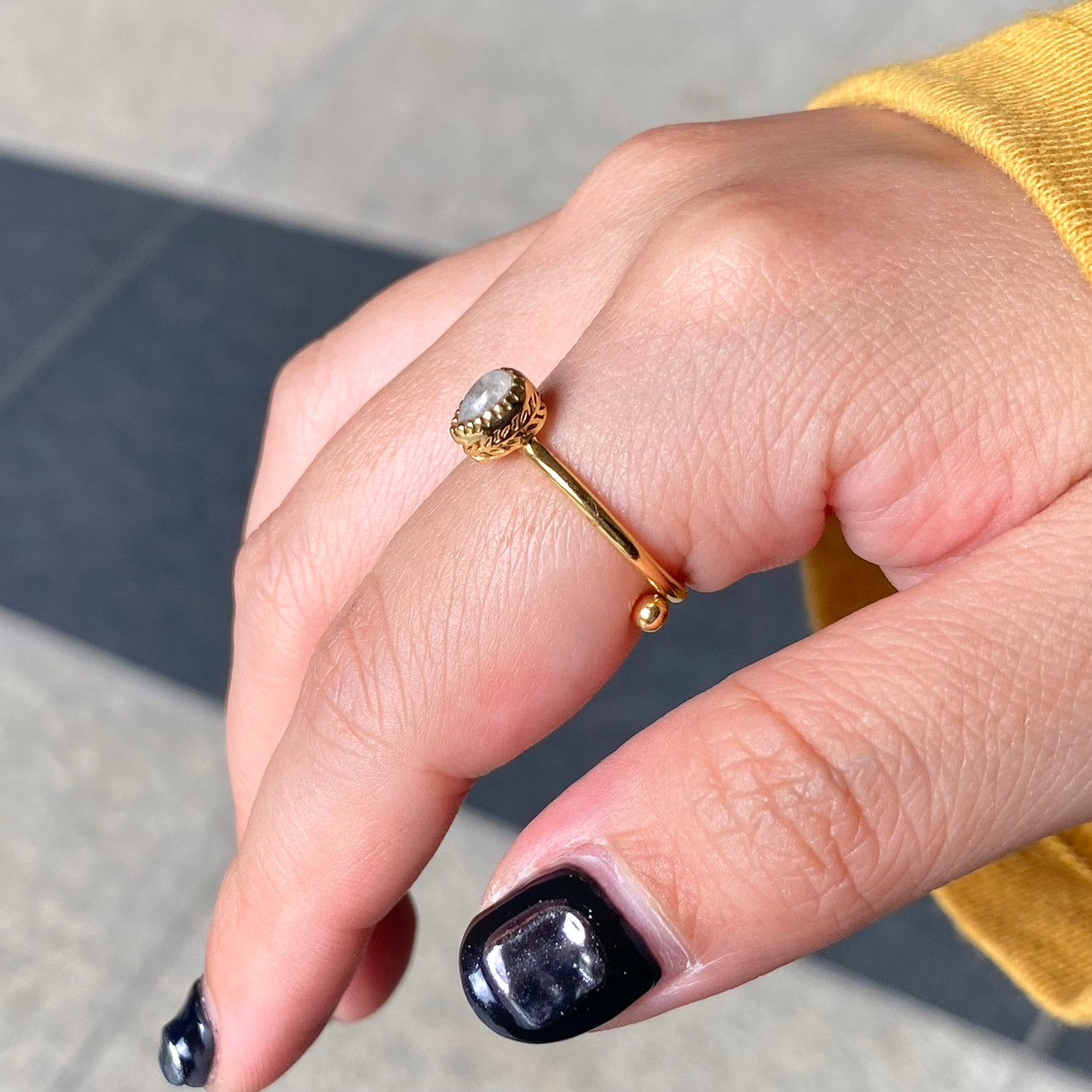 Brass petit ring〈white〉
