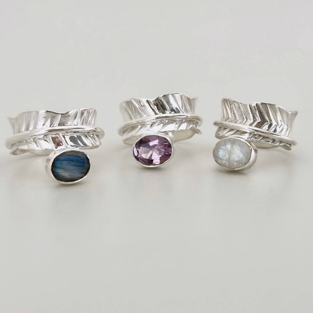 Feather × Stone Rolling ring – Biju mam