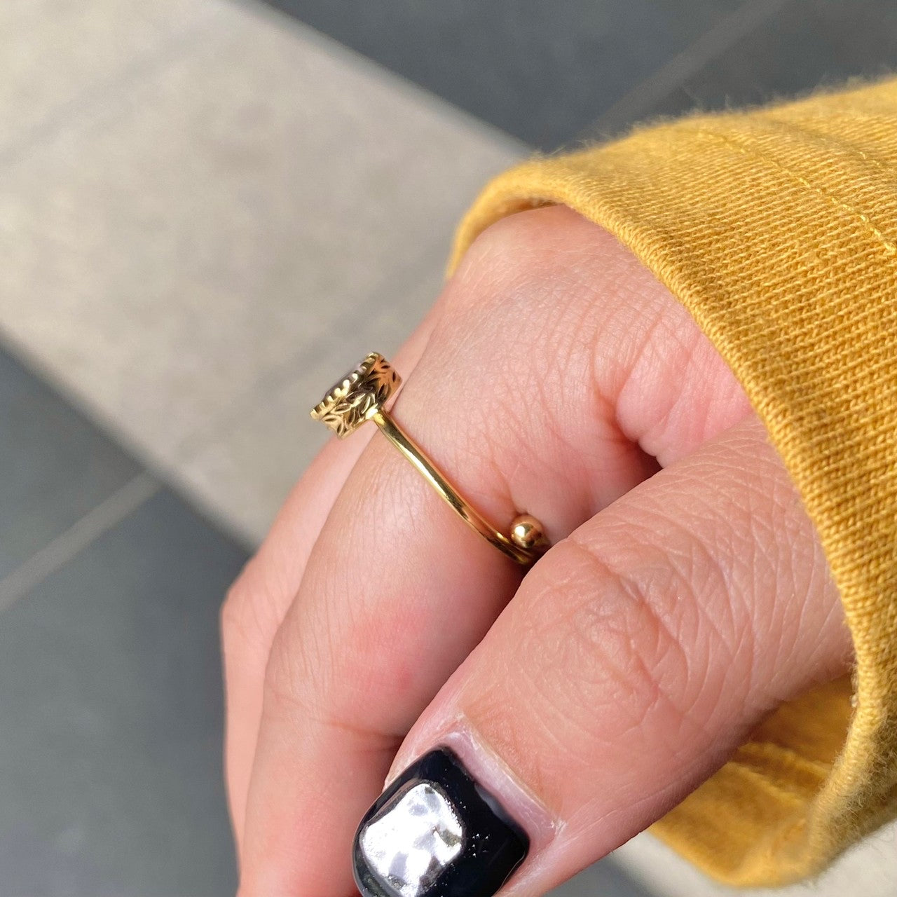 Brass petit ring〈pink/red〉