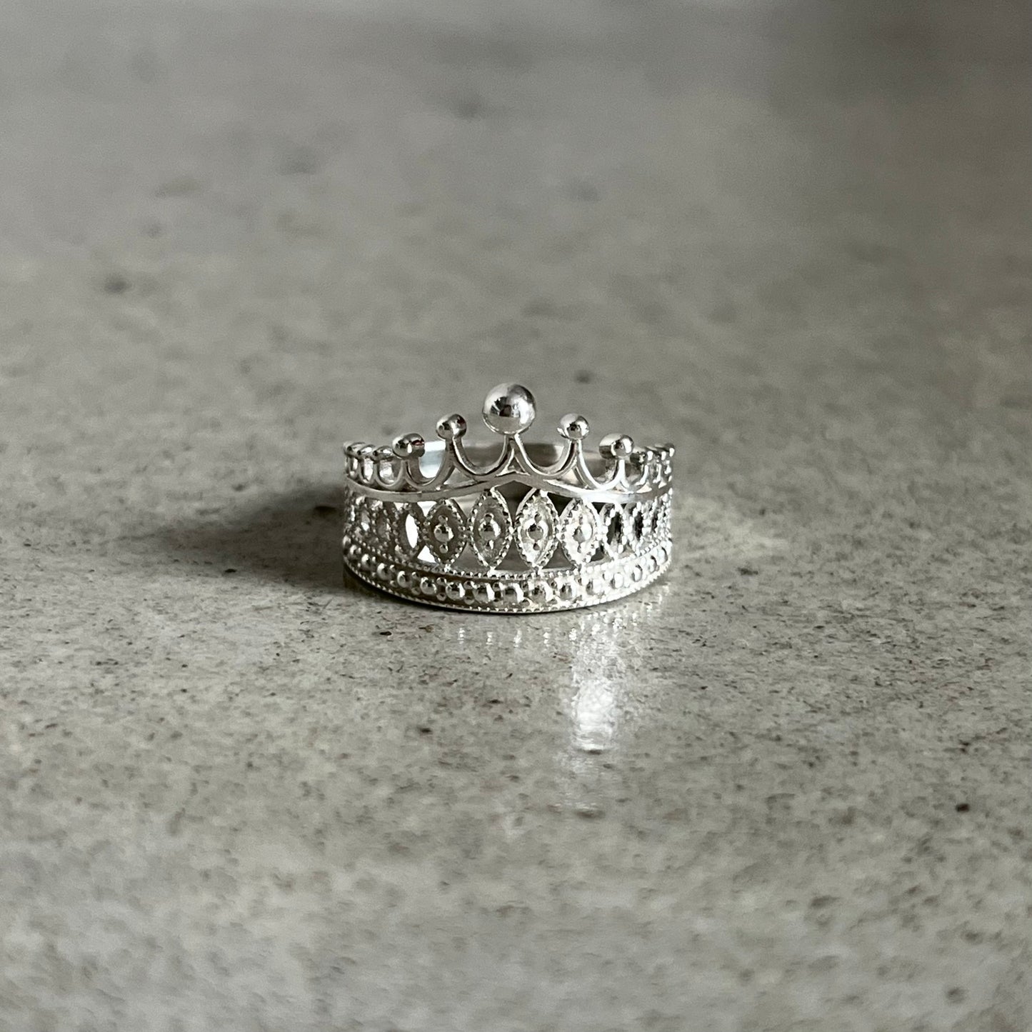 Tiara plain ring