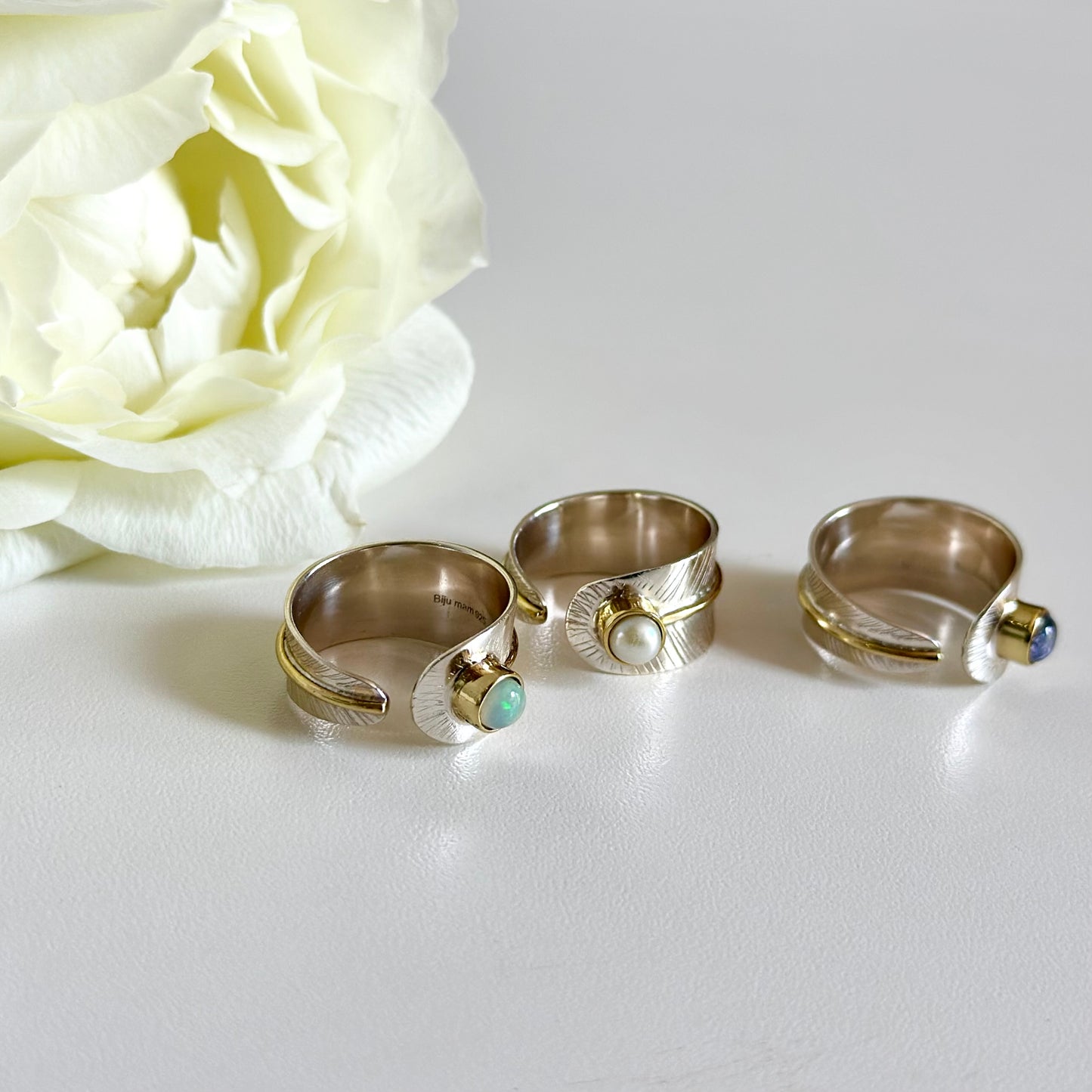 Feather design ring