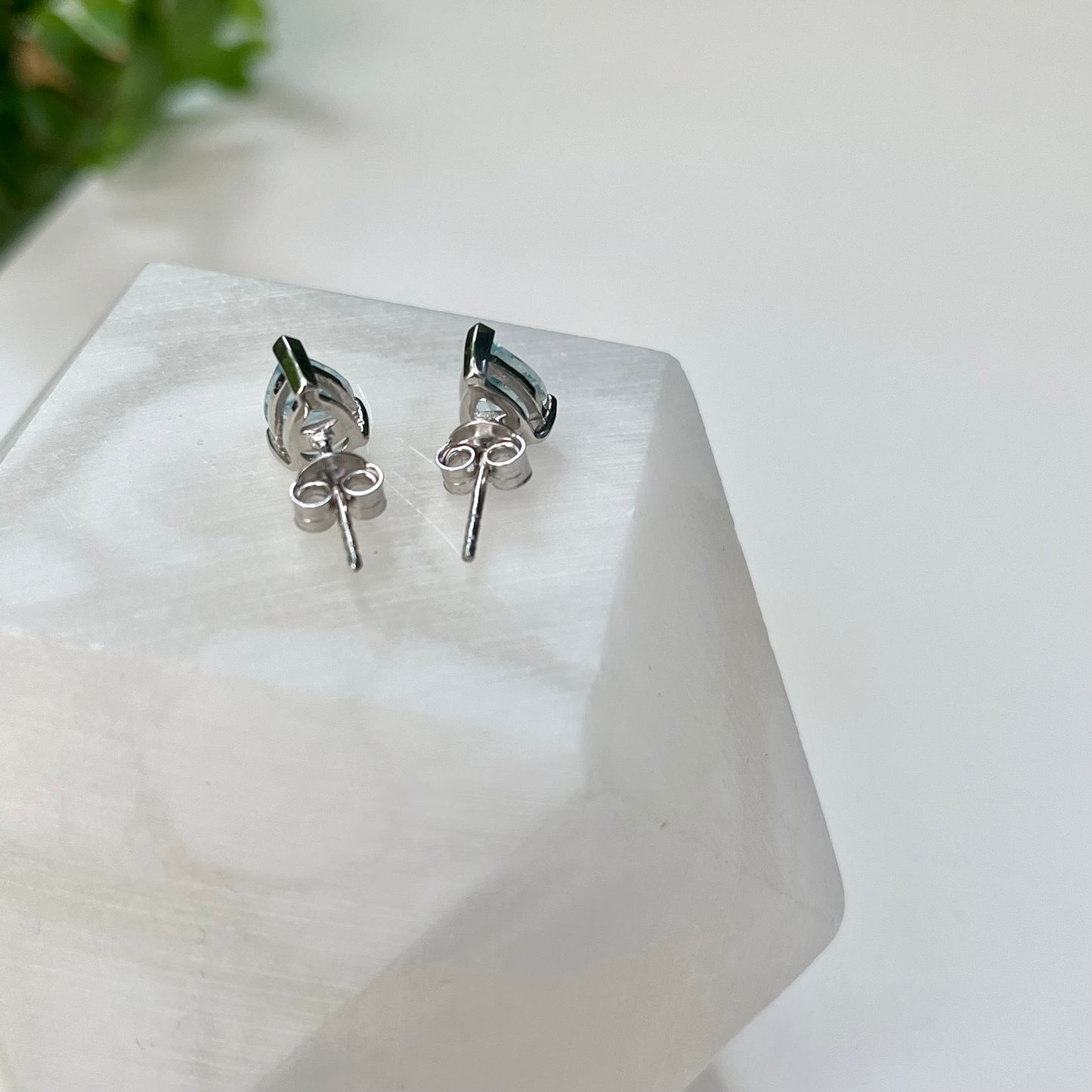 Drop stone pierce