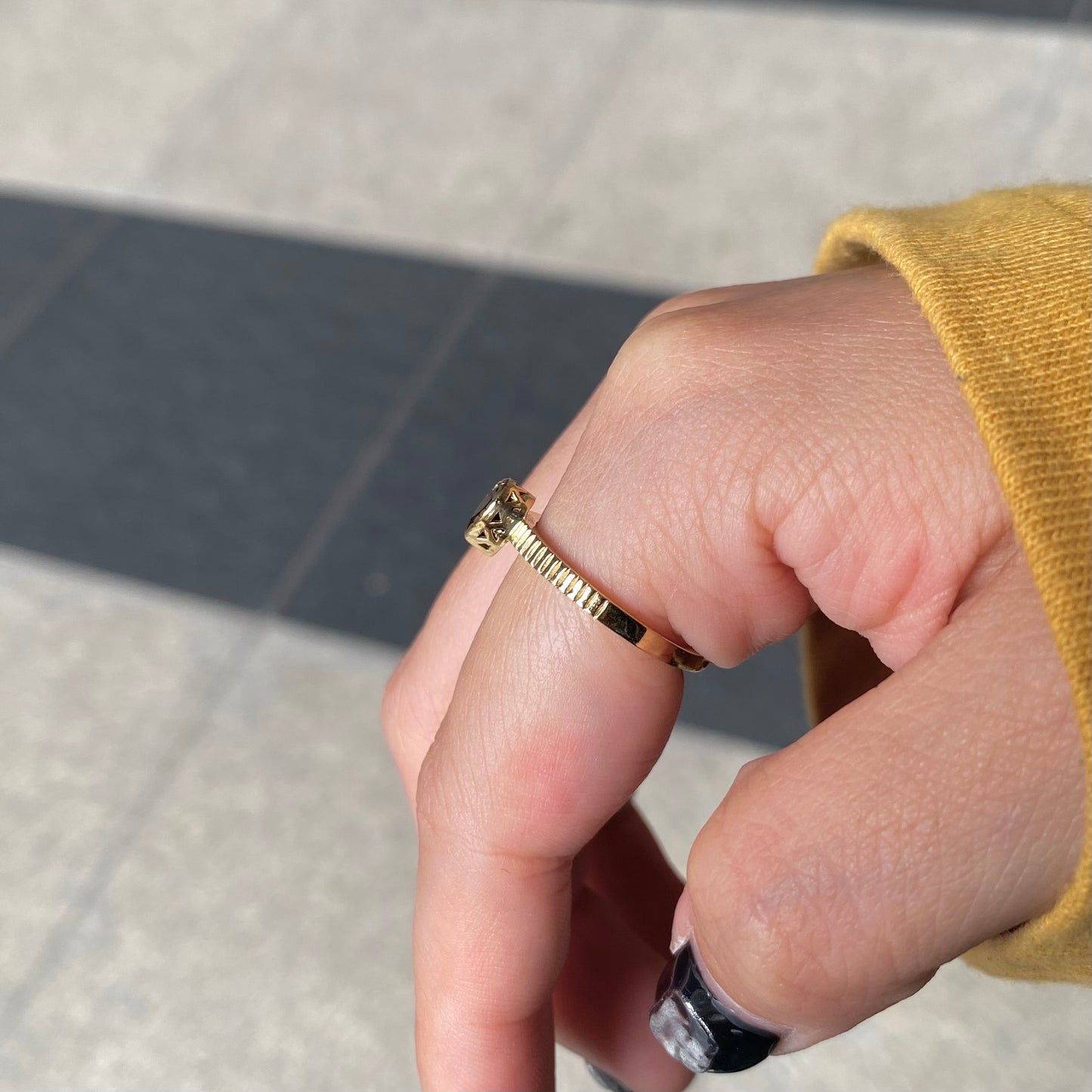 Brass petit ring〈gray/black〉