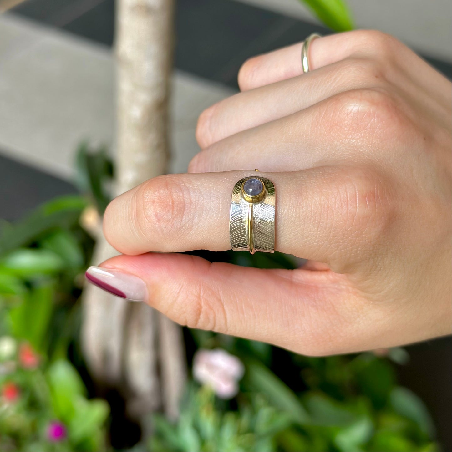 Feather design ring