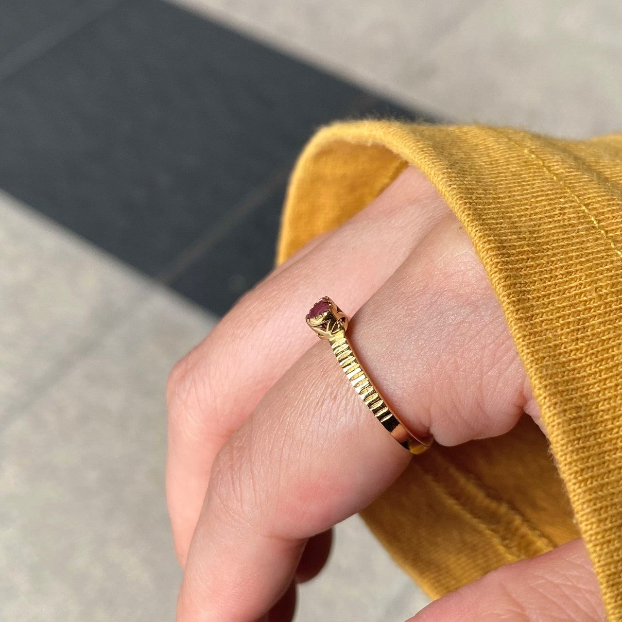 Brass petit ring〈pink/red〉