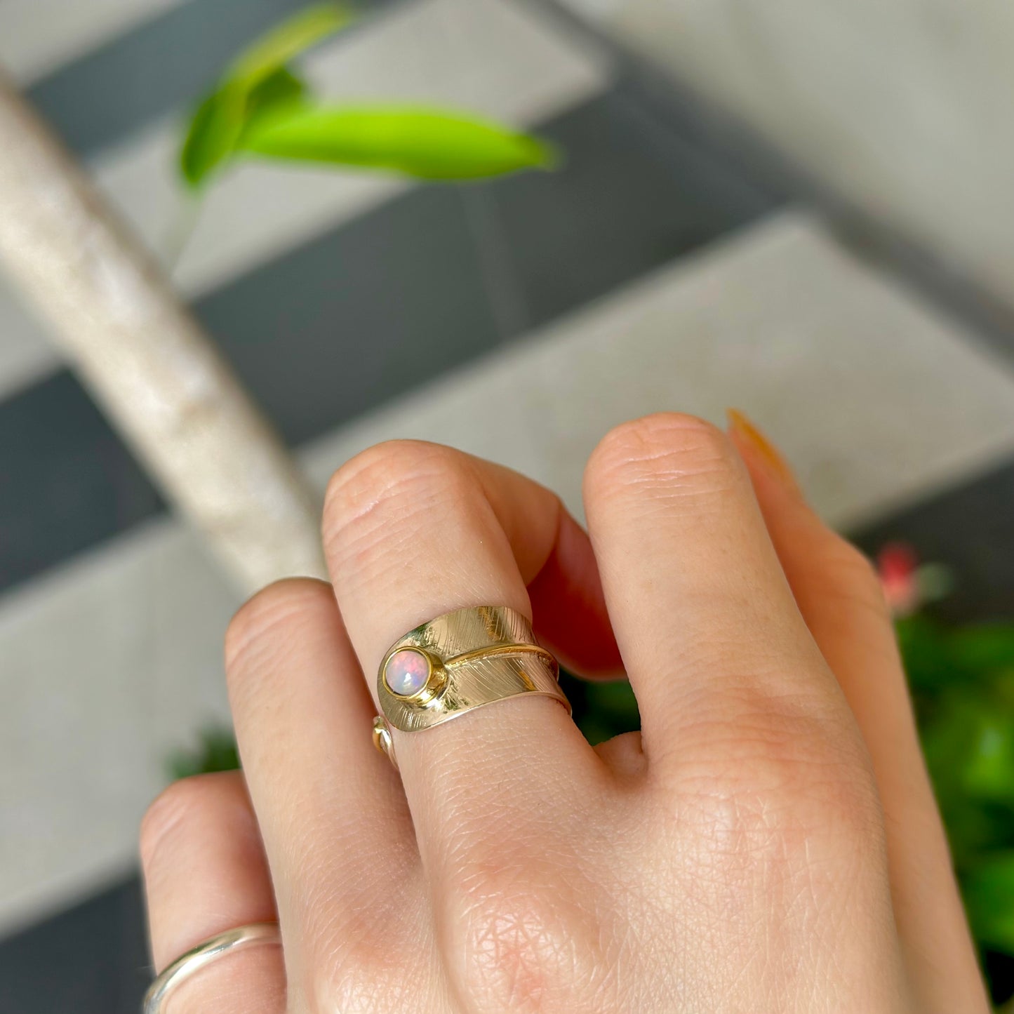 Feather design ring