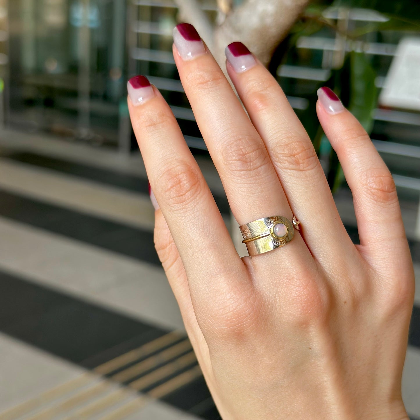 Feather design ring