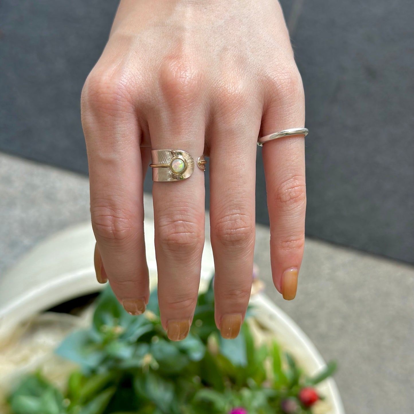 Feather design ring