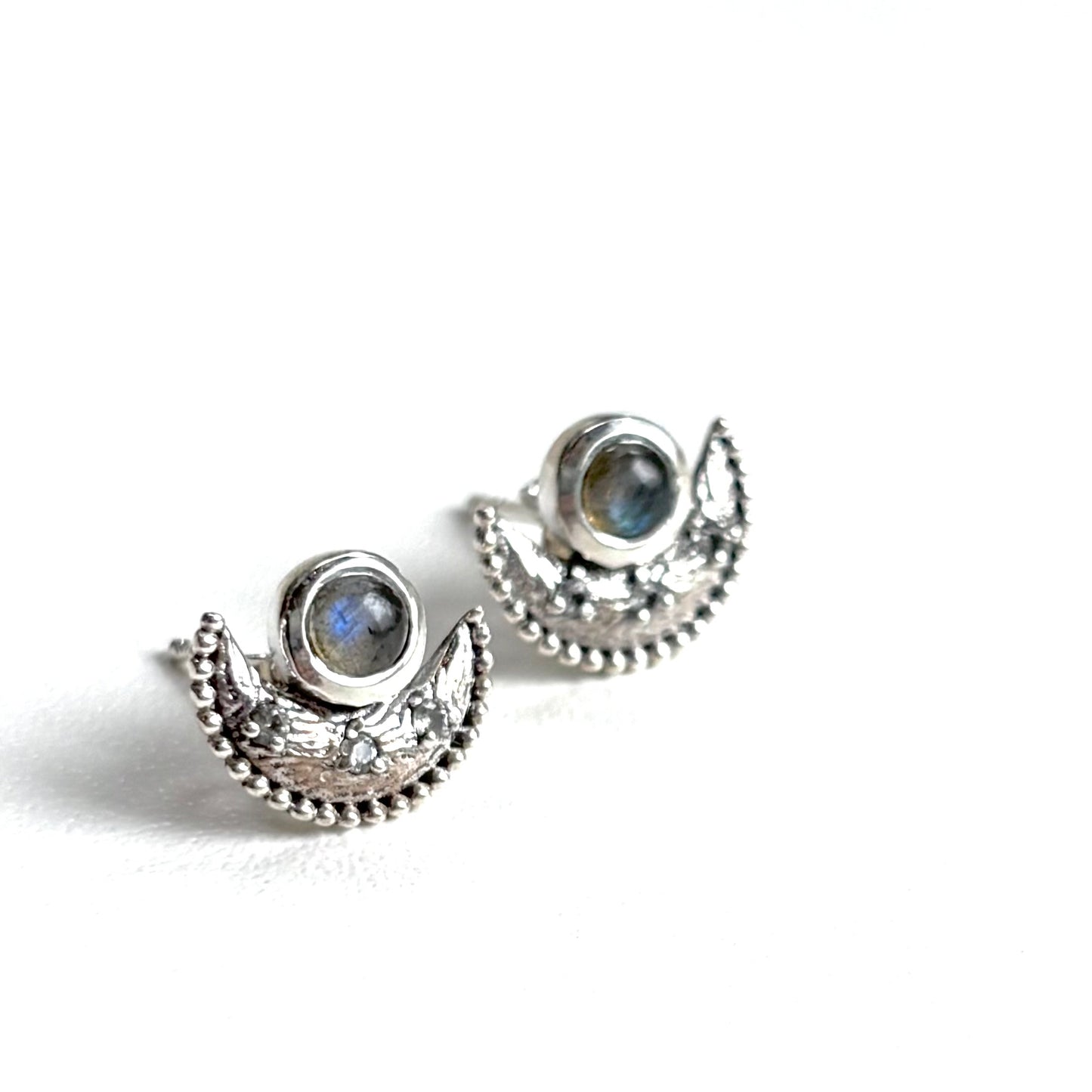 Moon design pierce