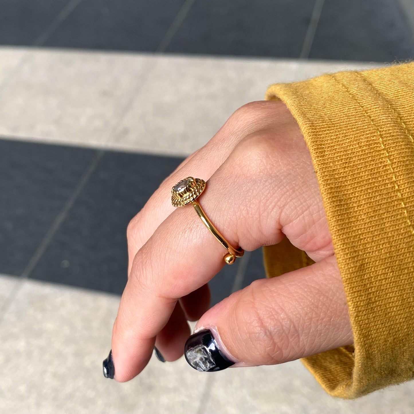 Brass petit ring〈gray/black〉