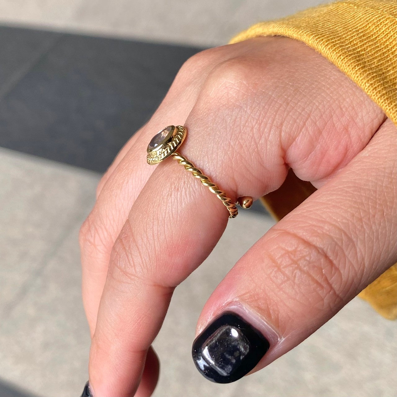 Brass petit ring〈pink/red〉