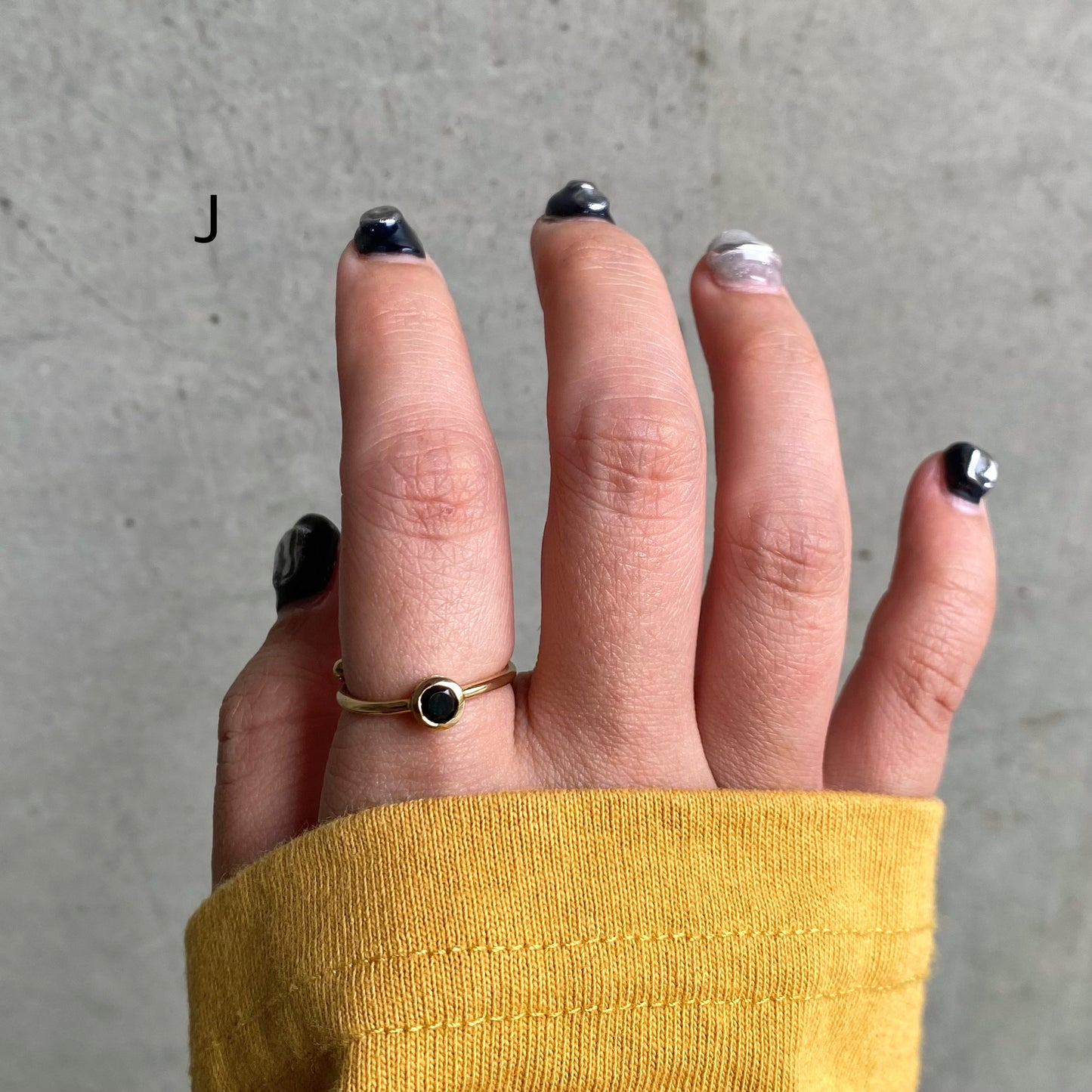 Brass petit ring〈gray/black〉