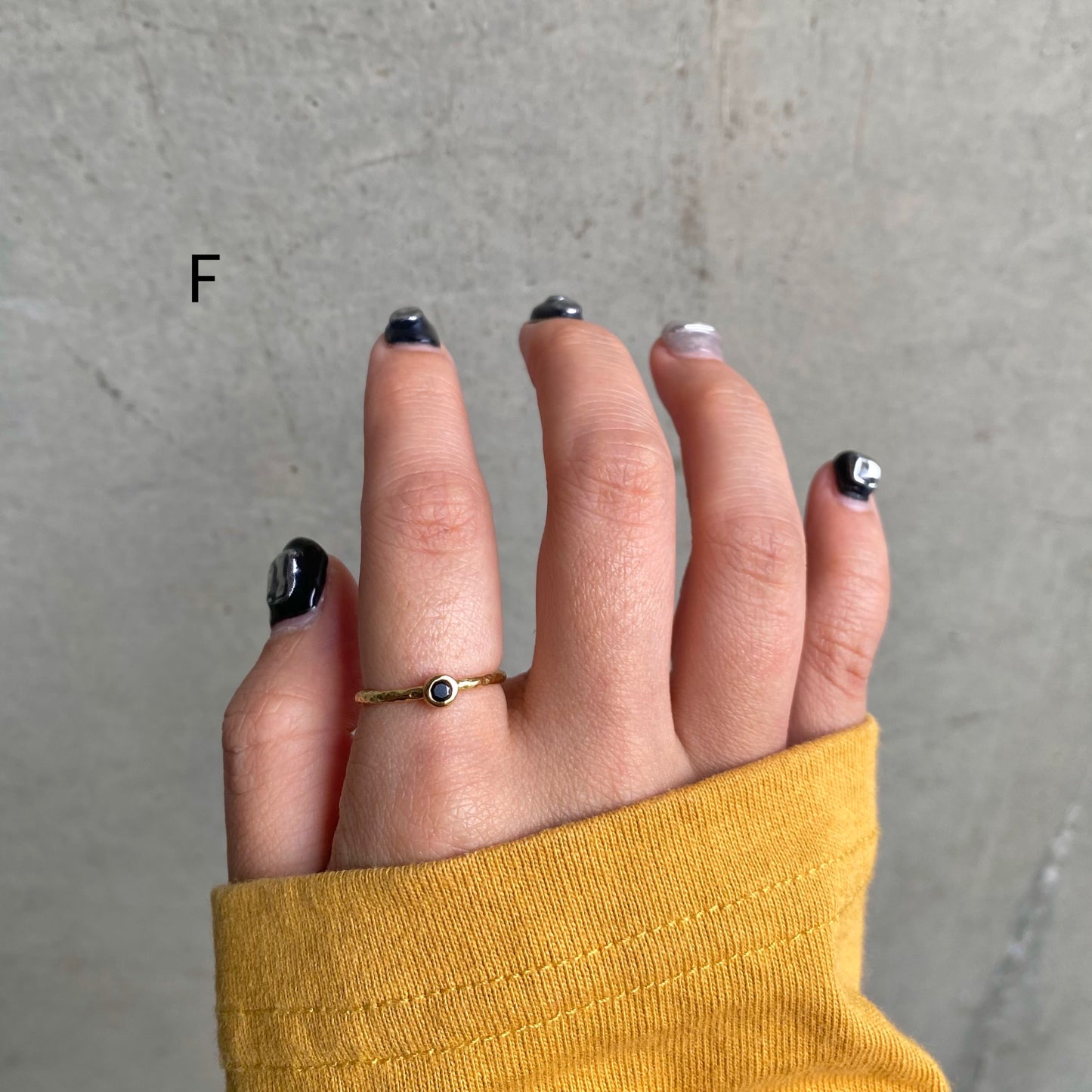 Brass petit ring〈gray/black〉
