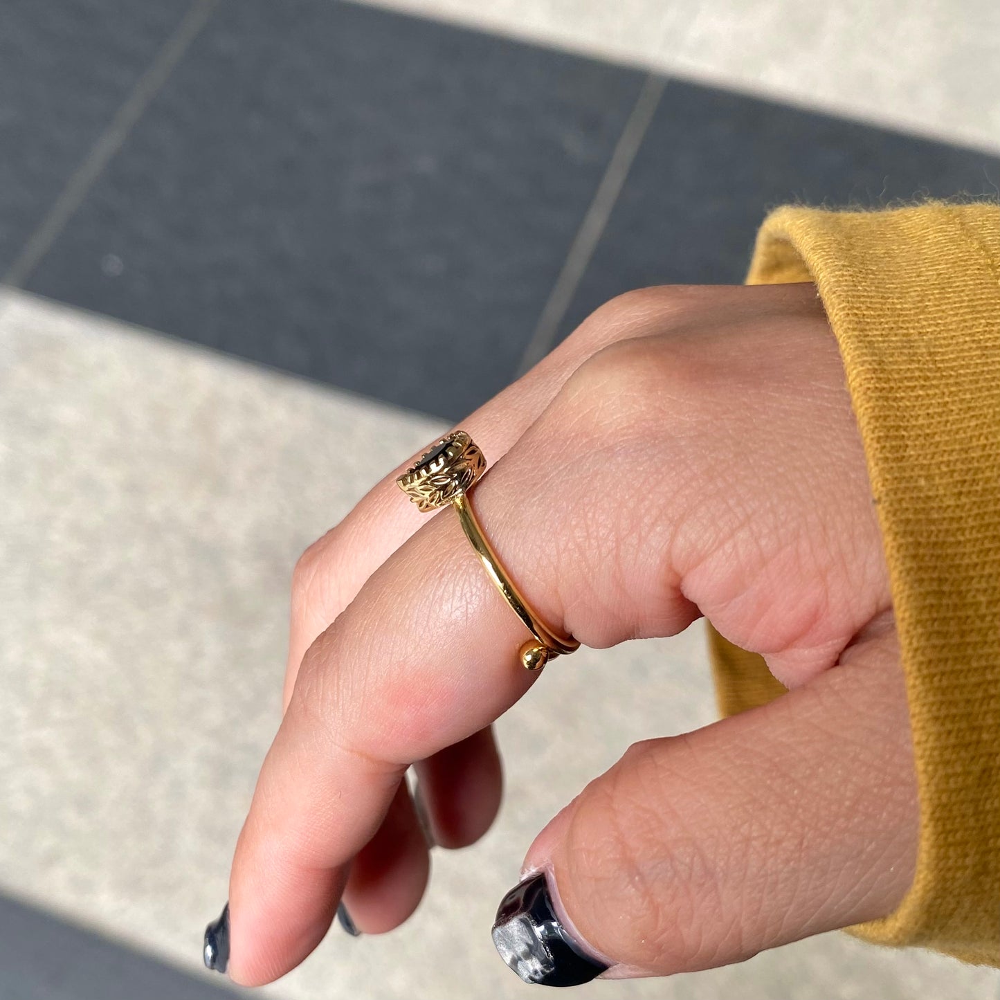 Brass petit ring〈gray/black〉