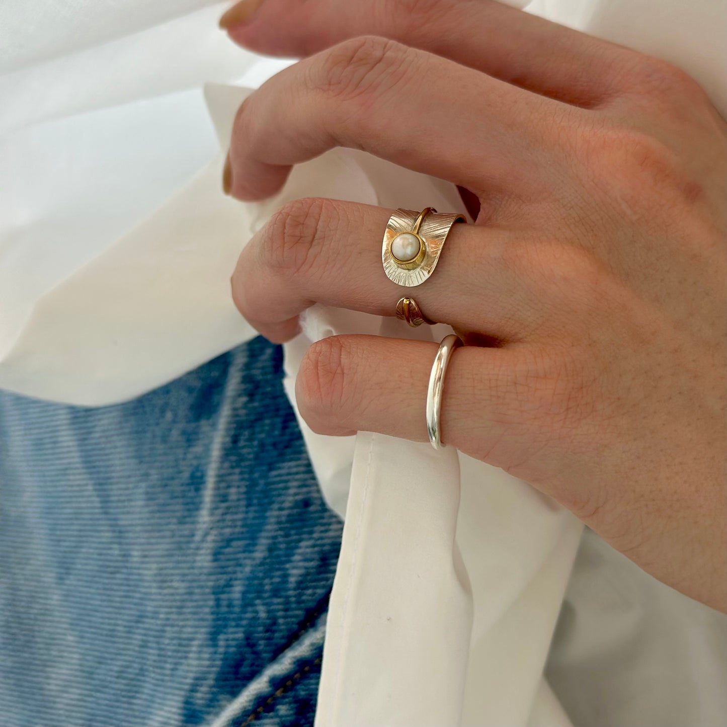 Feather design ring