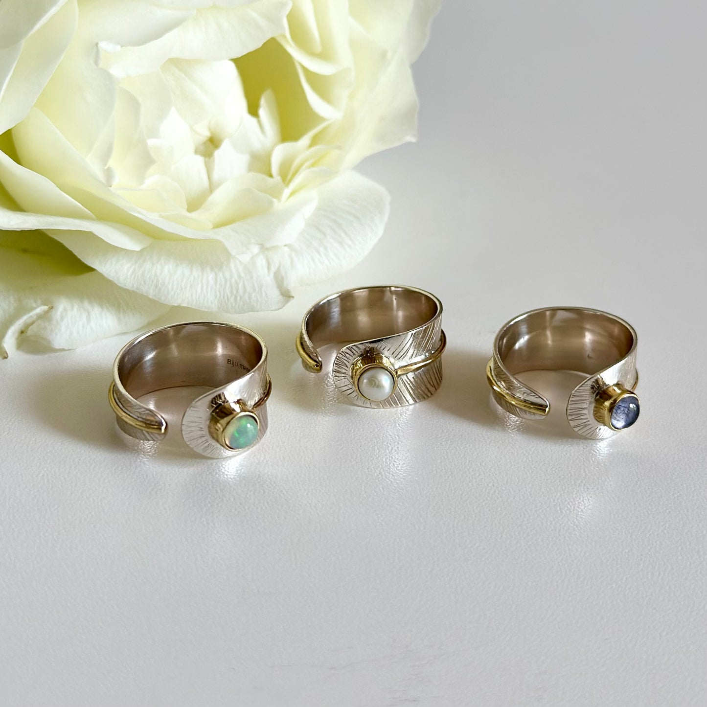 Feather design ring