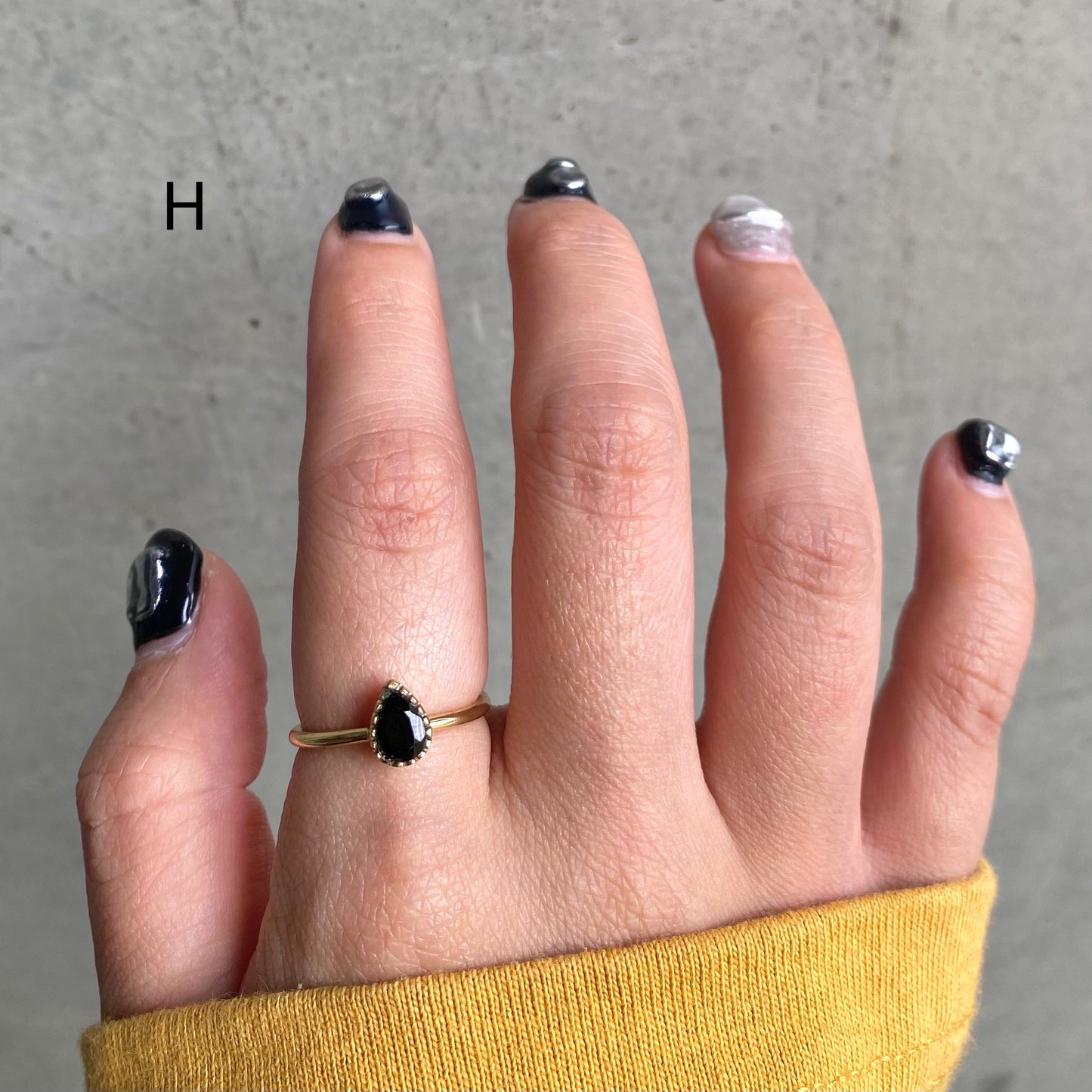 Brass petit ring〈gray/black〉