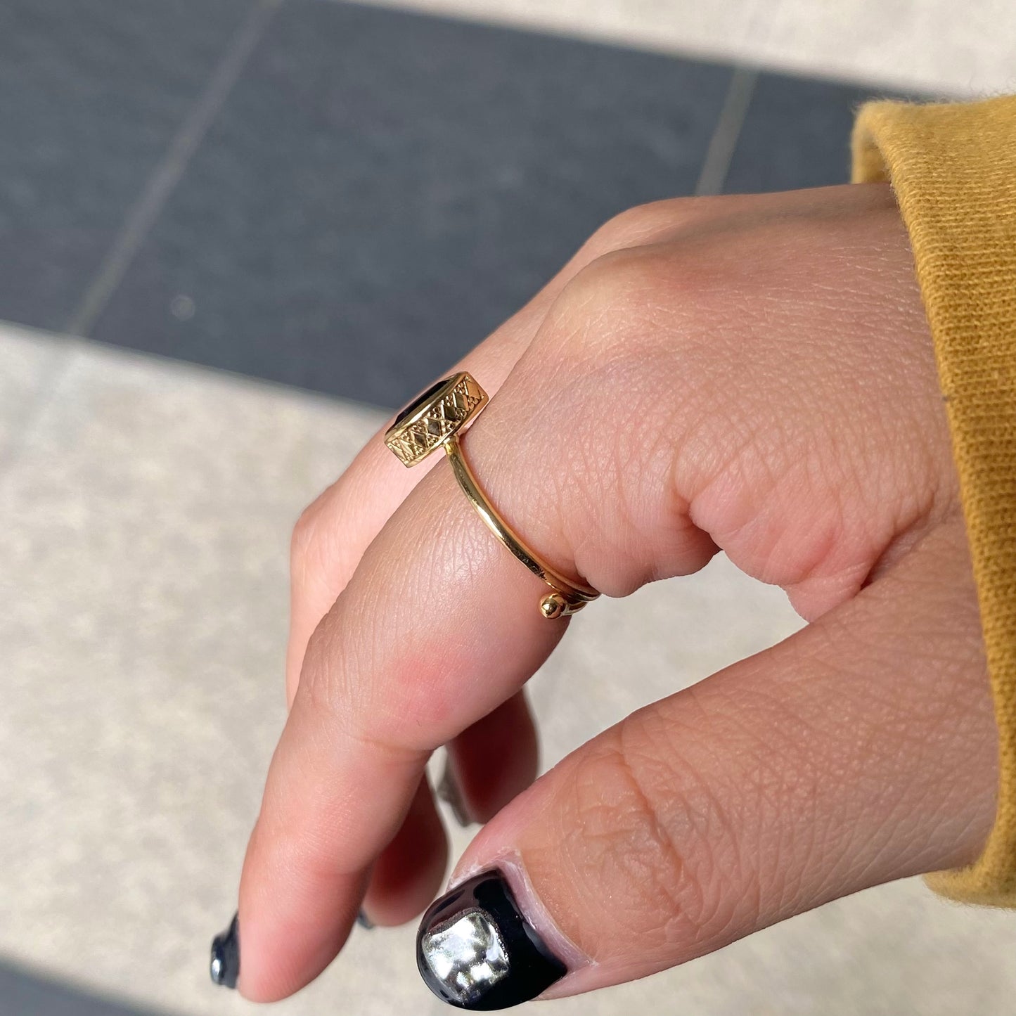 Brass petit ring〈gray/black〉