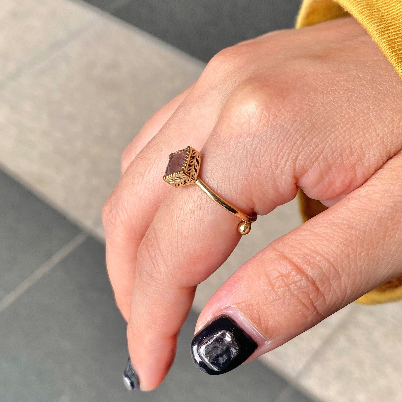 Brass petit ring〈pink/red〉