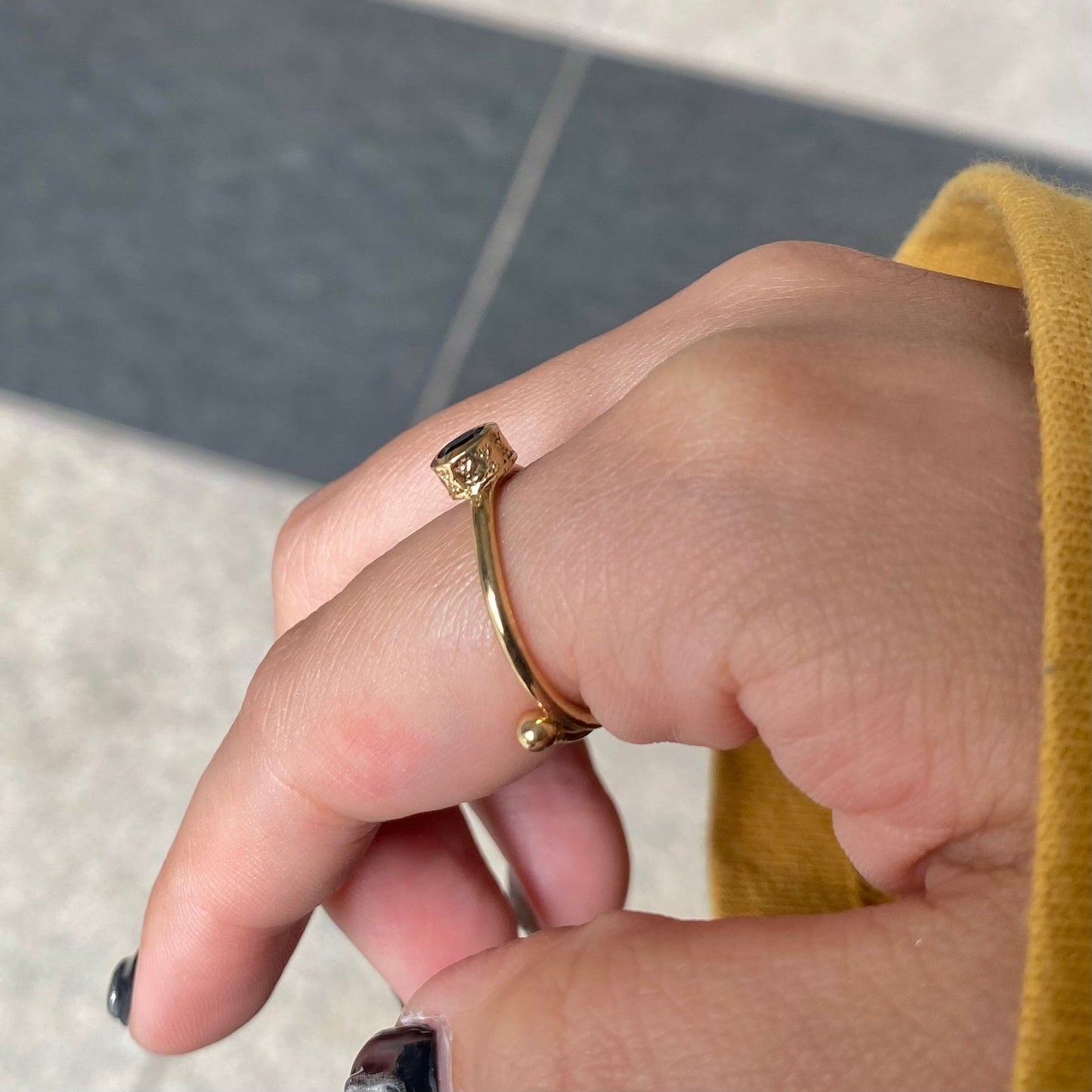 Brass petit ring〈gray/black〉