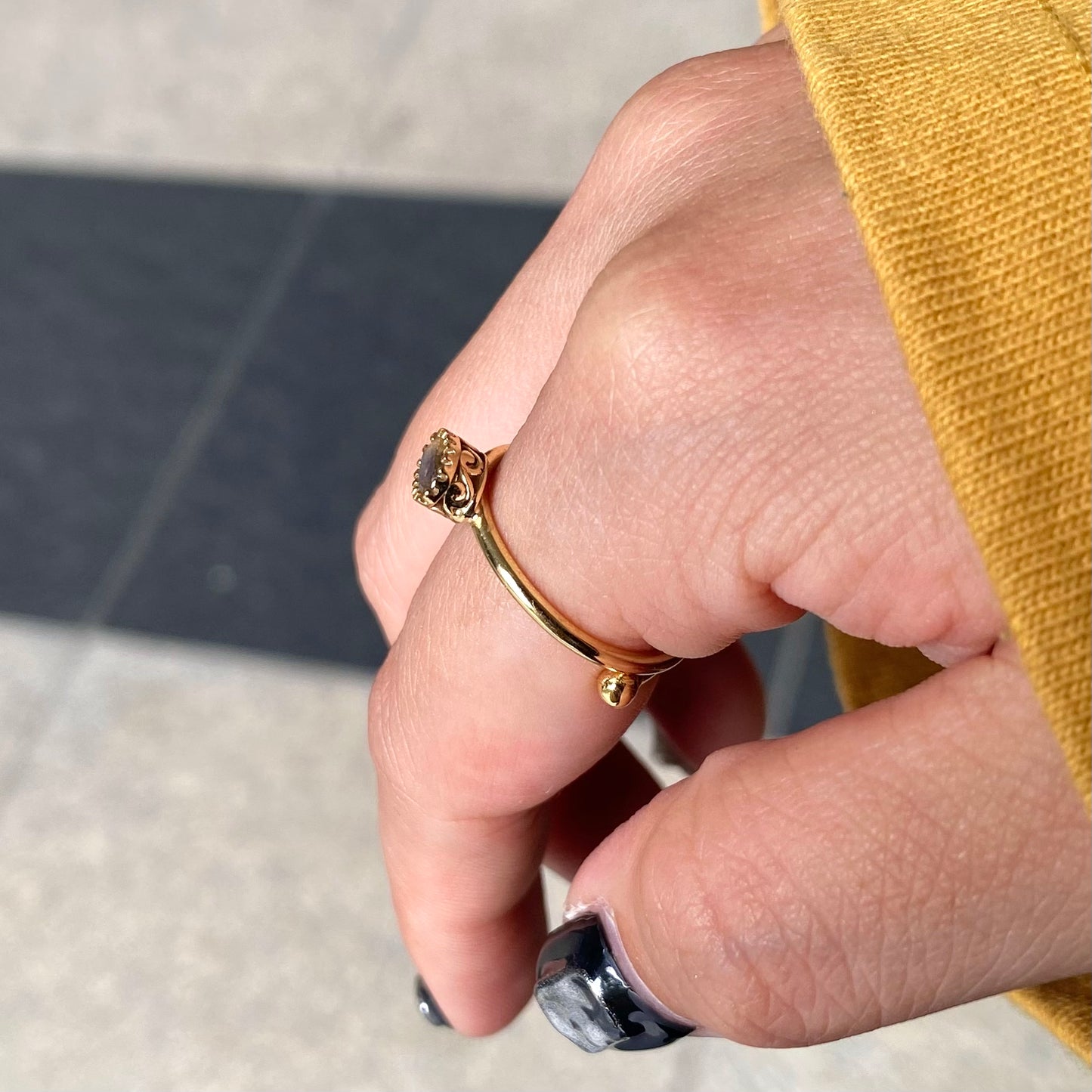 Brass petit ring〈gray/black〉