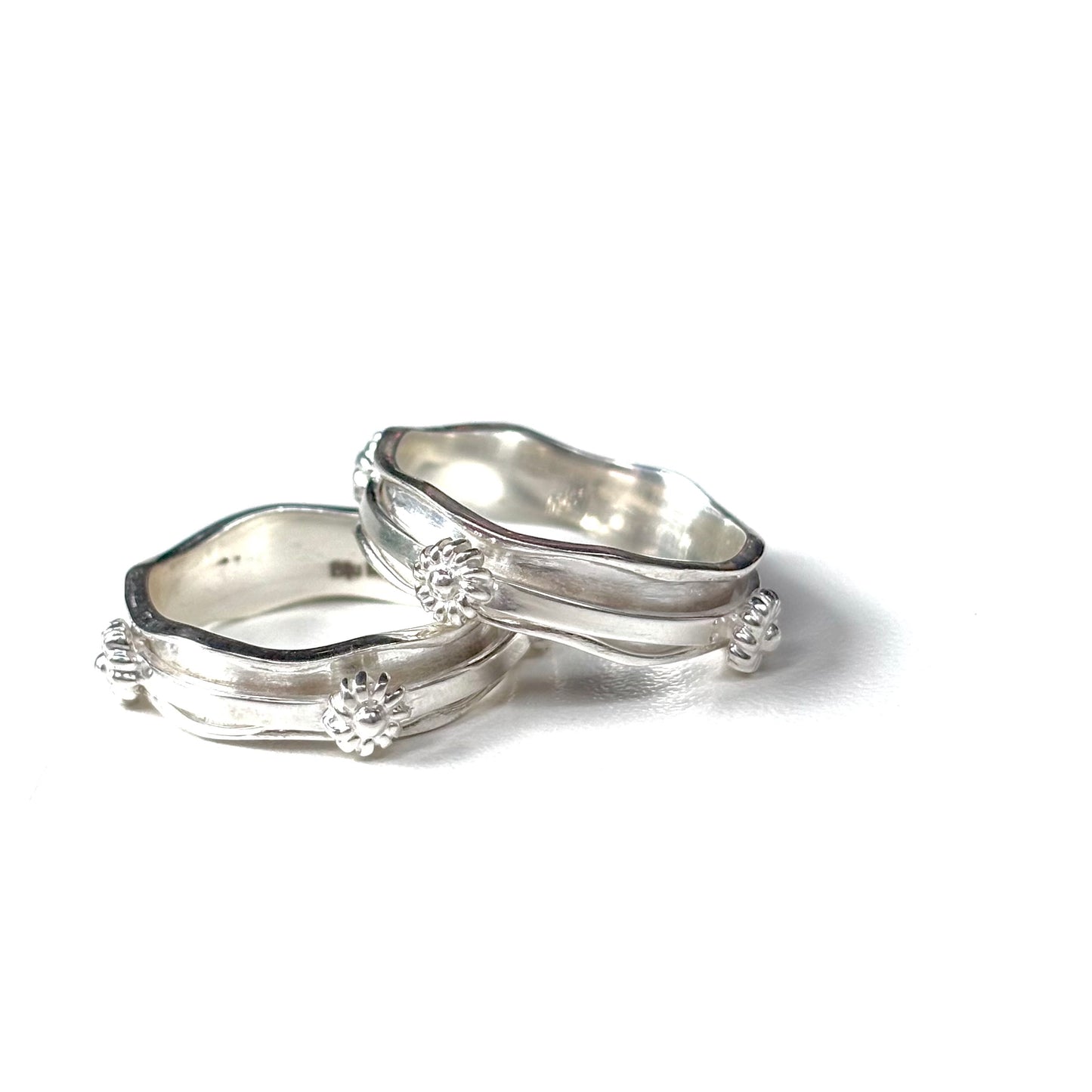 Flower rolling ring
