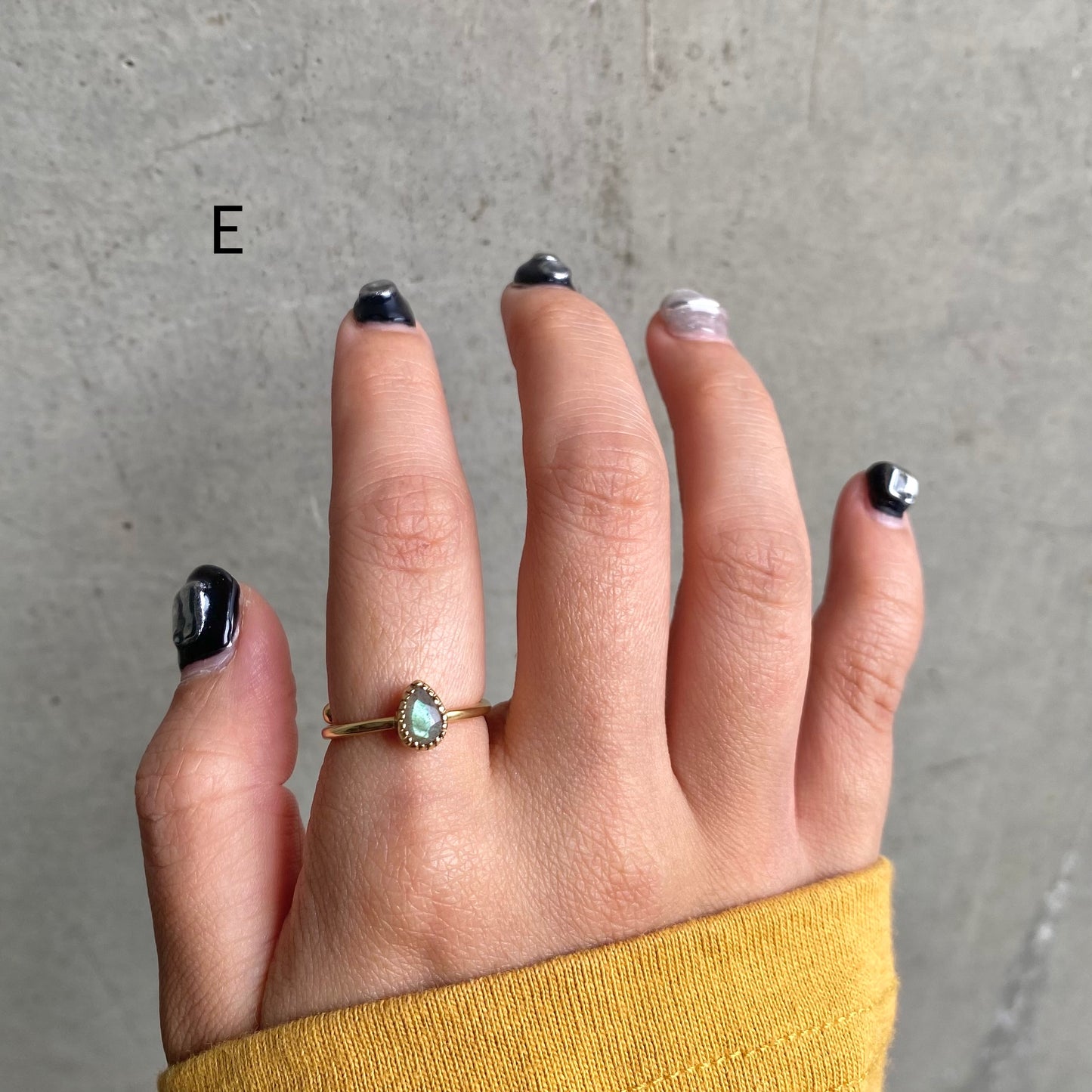 Brass petit ring〈gray/black〉
