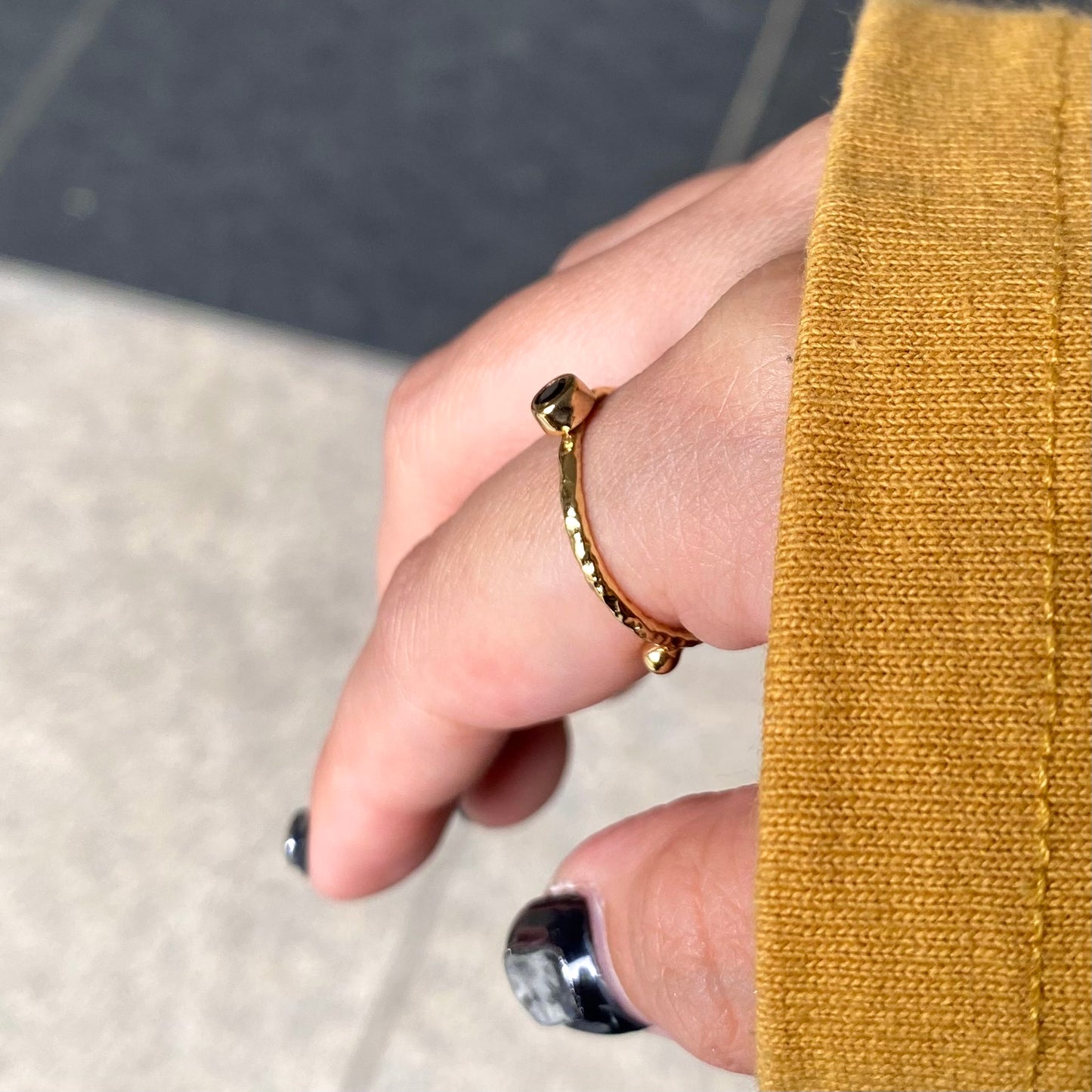Brass petit ring〈gray/black〉