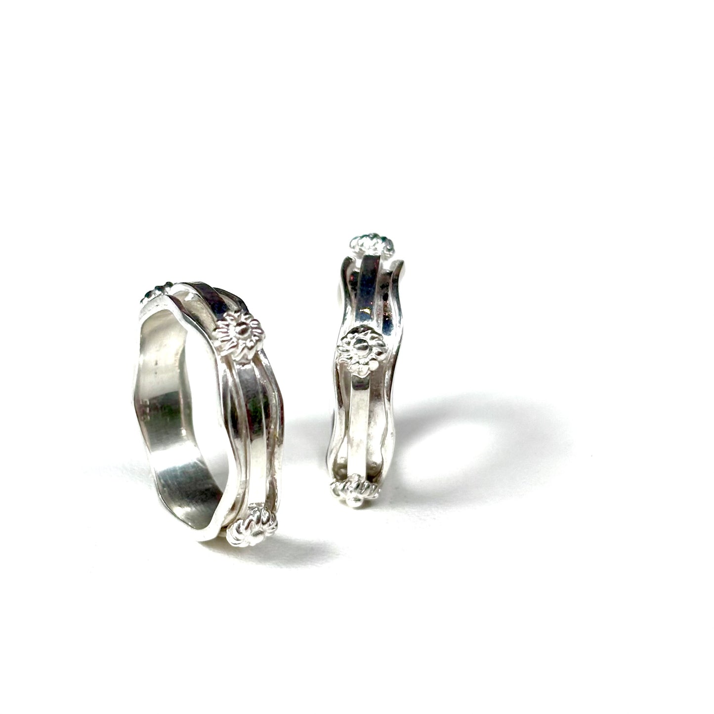 Flower rolling ring