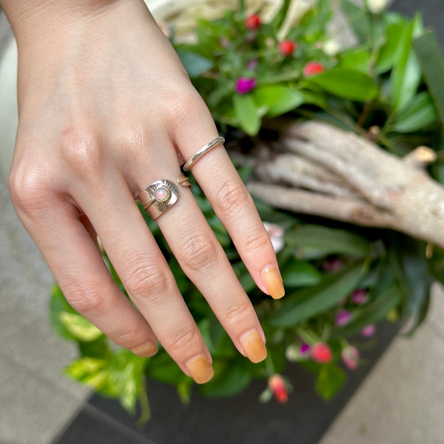 Feather design ring