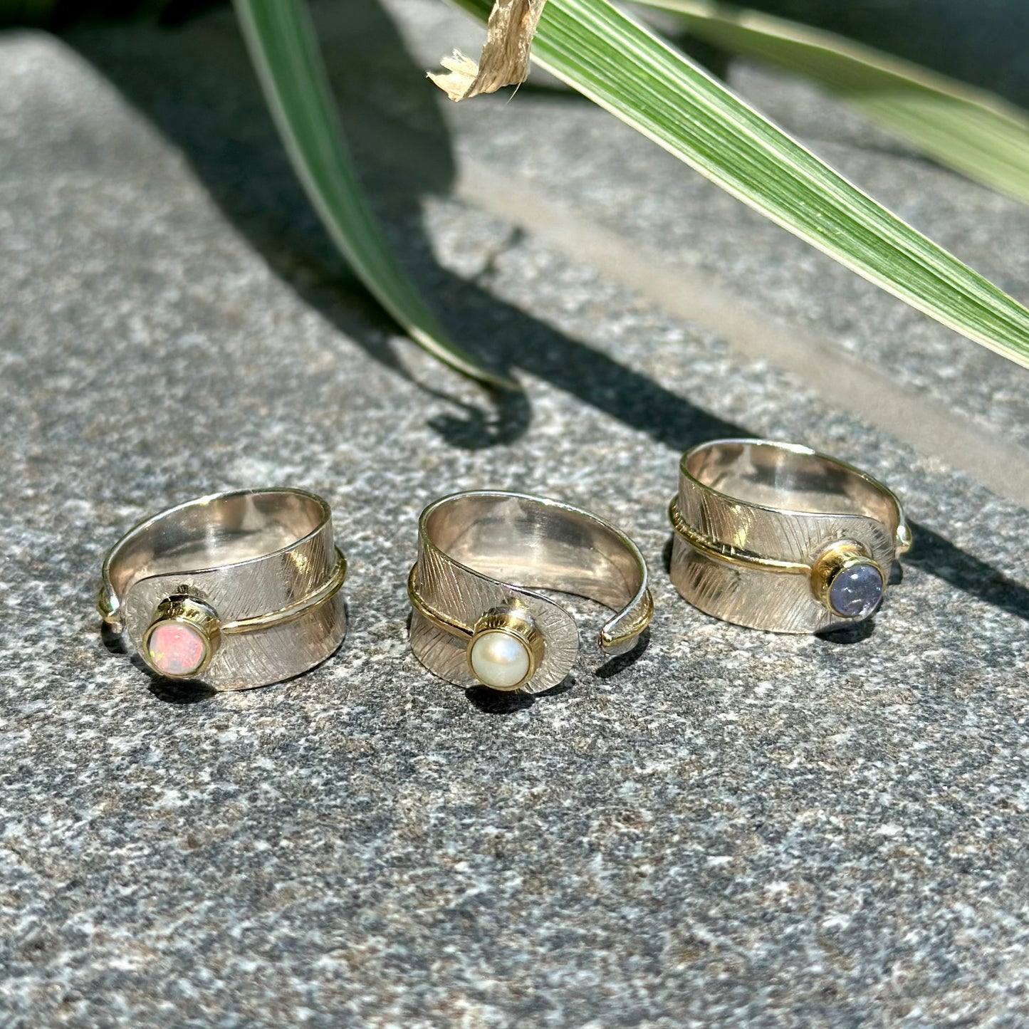 Feather design ring