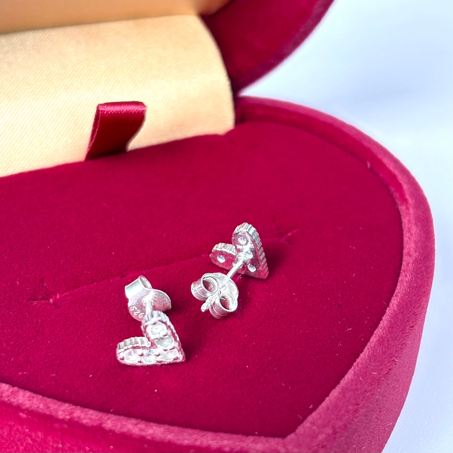 Heart design pierce 1