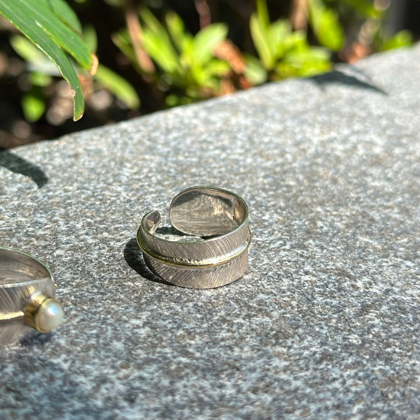 Feather design ring