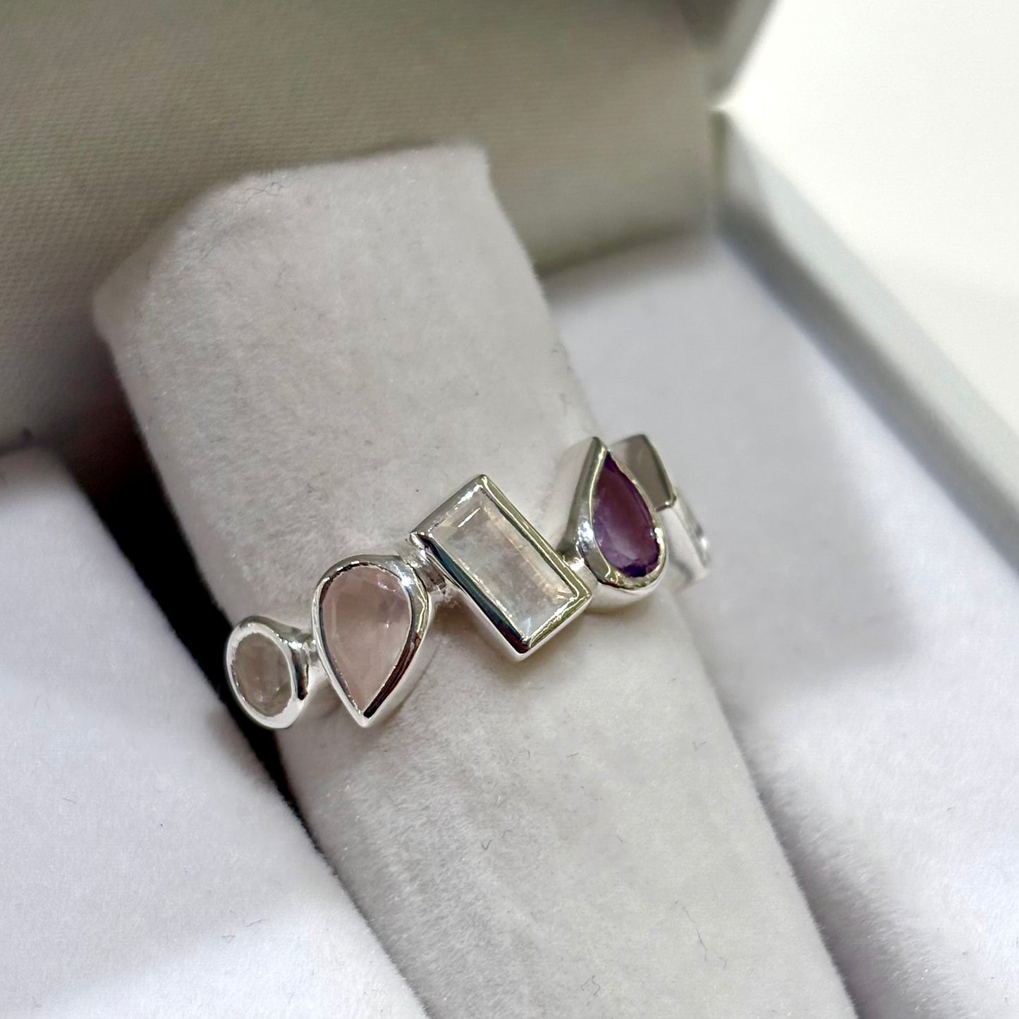 5stone ring 4