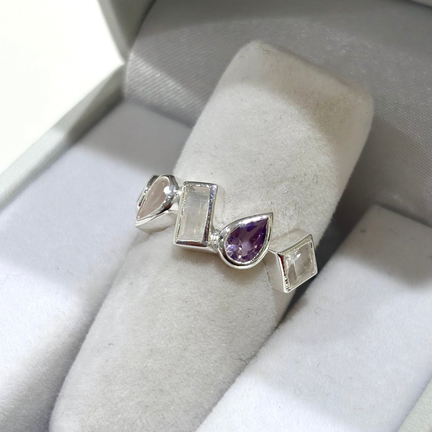 5stone ring 4