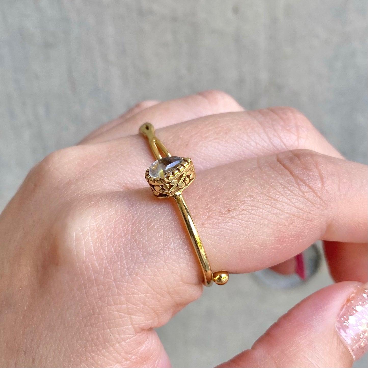 Brass petit ring 〈white/clear〉