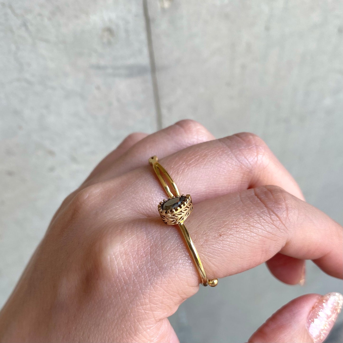 Brass petit ring〈gold/black〉