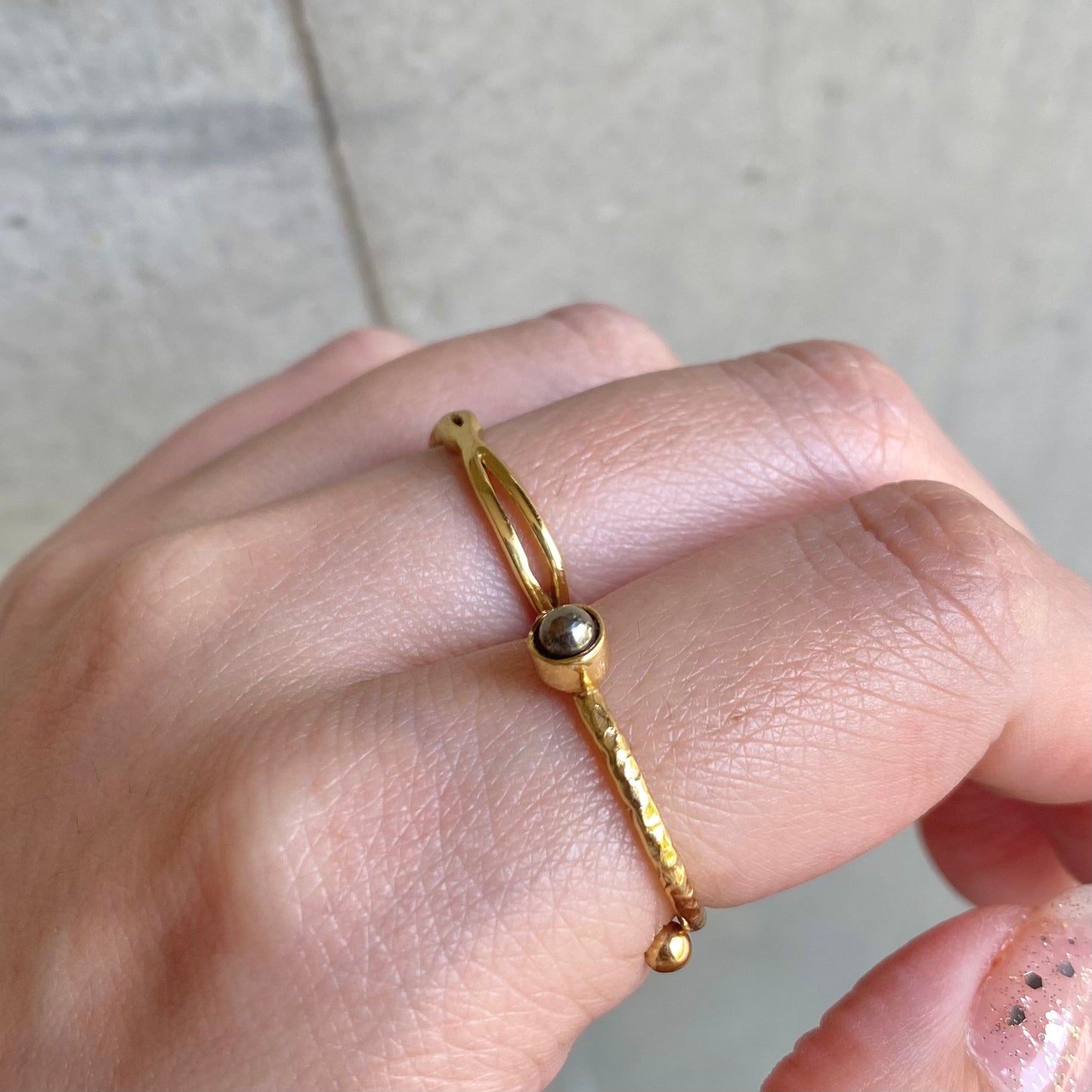 Brass petit ring〈gold/black〉