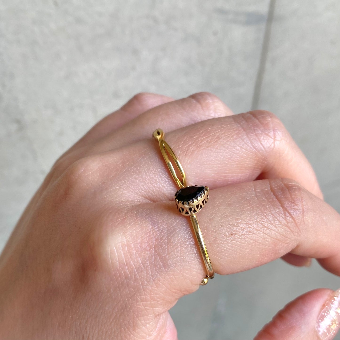 Brass petit ring〈gold/black〉