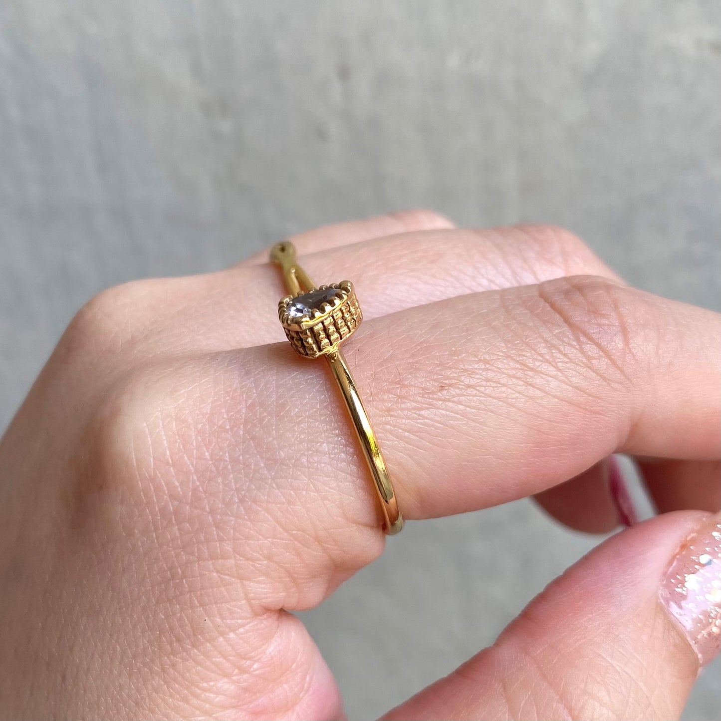 Brass petit ring 〈white/clear〉