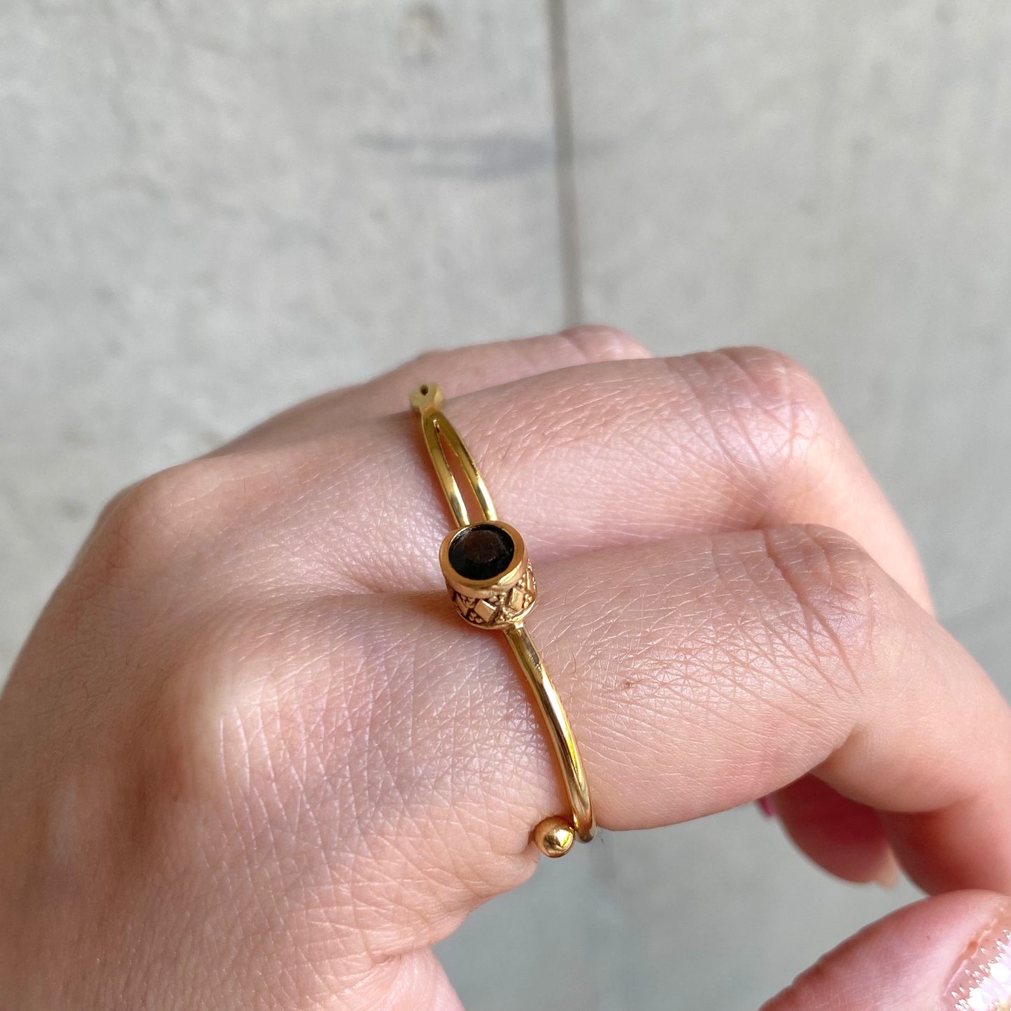 Brass petit ring〈gold/black〉