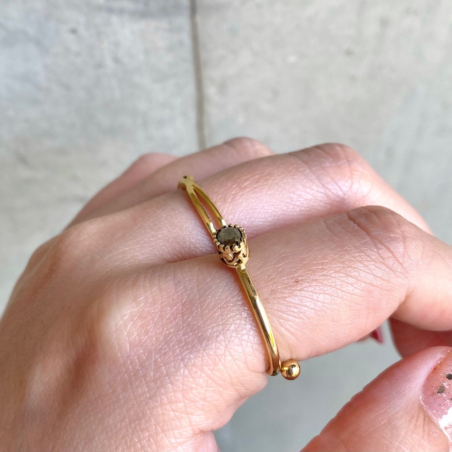 Brass petit ring〈gold/black〉
