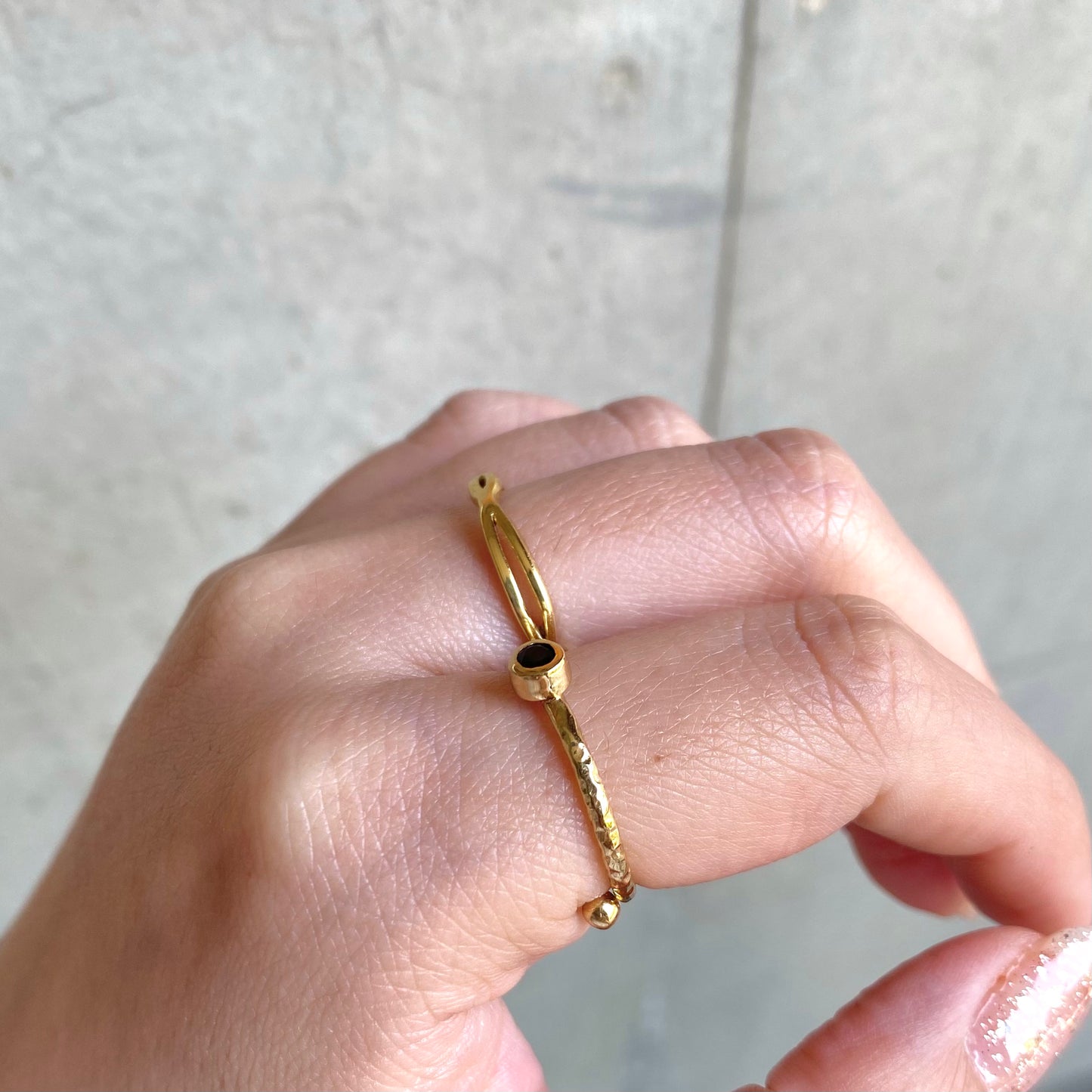 Brass petit ring〈gold/black〉