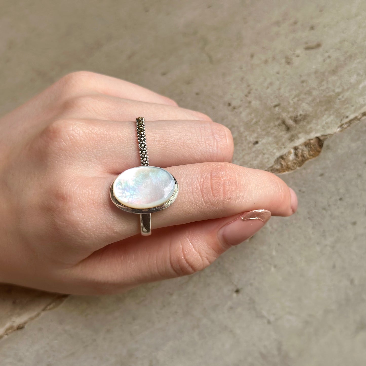 Shell design ring