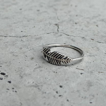 Feather plain ring 2