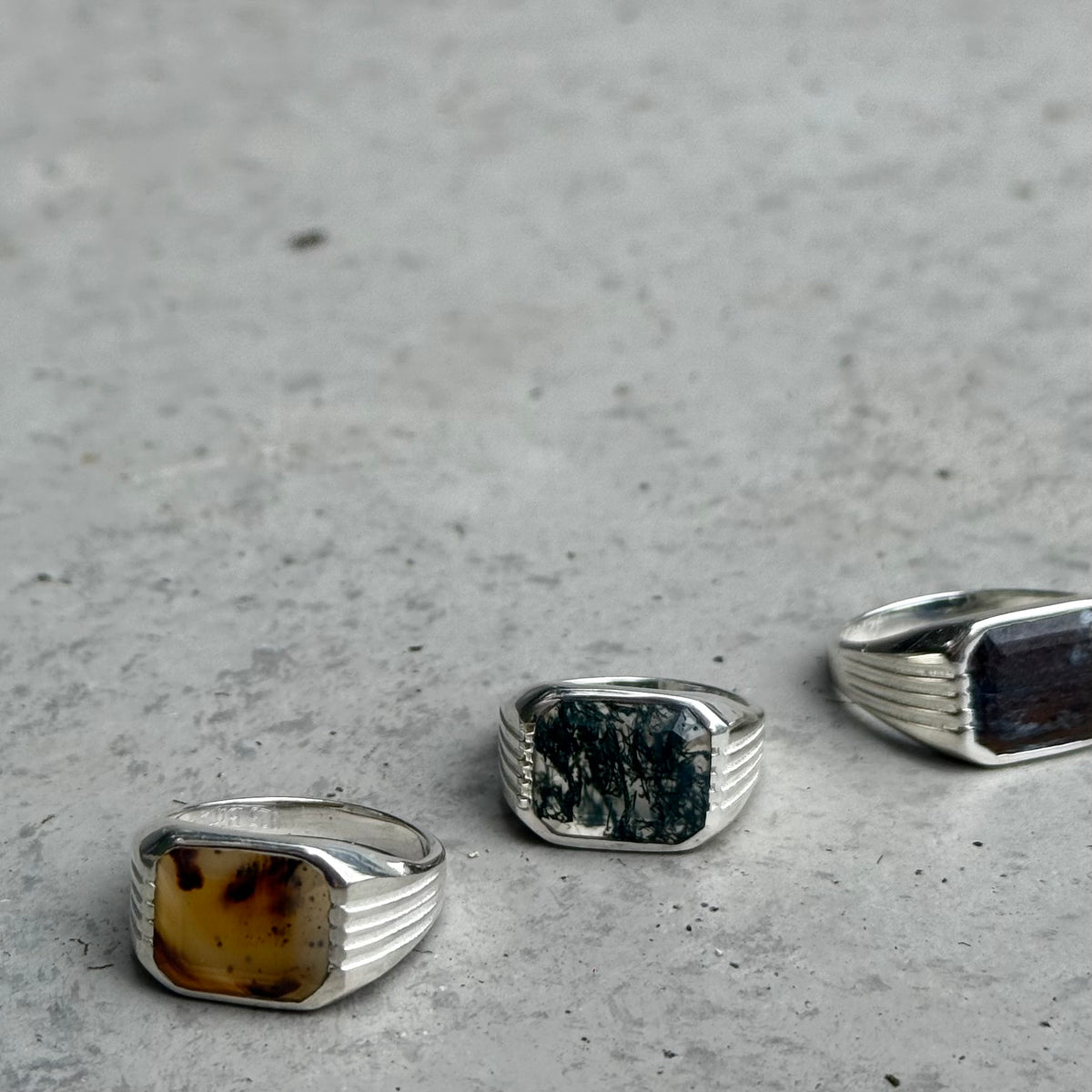 Square design ring 3