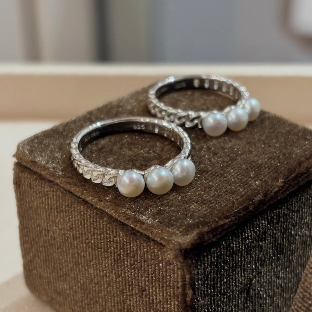 Pearl design ring 9
