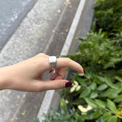 Square design ring 2