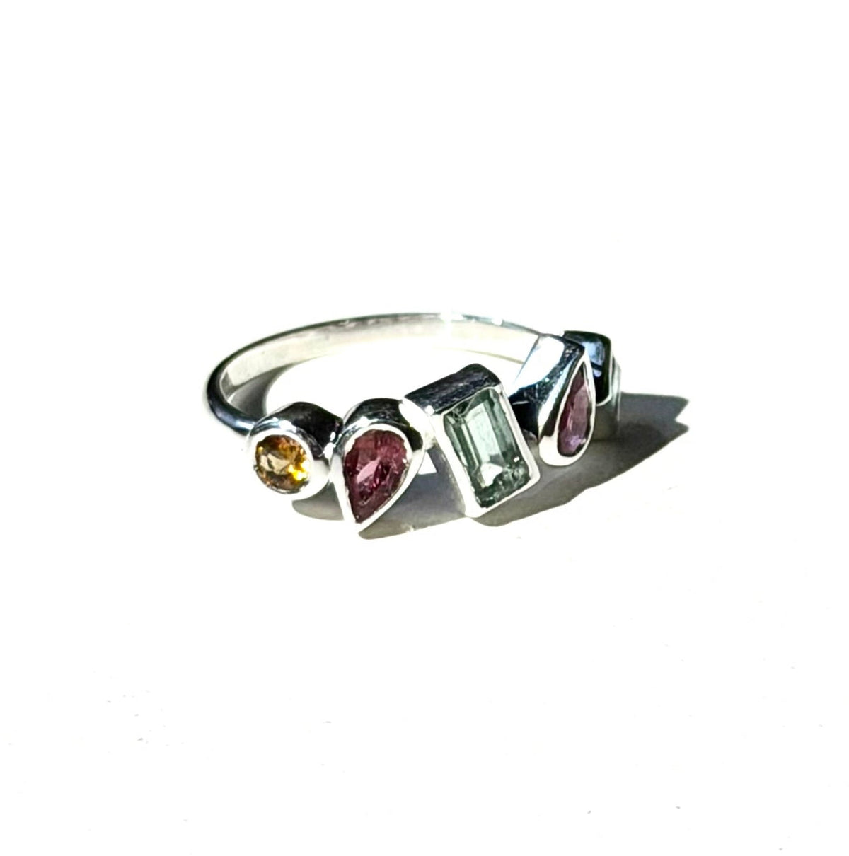 5stone ring 1