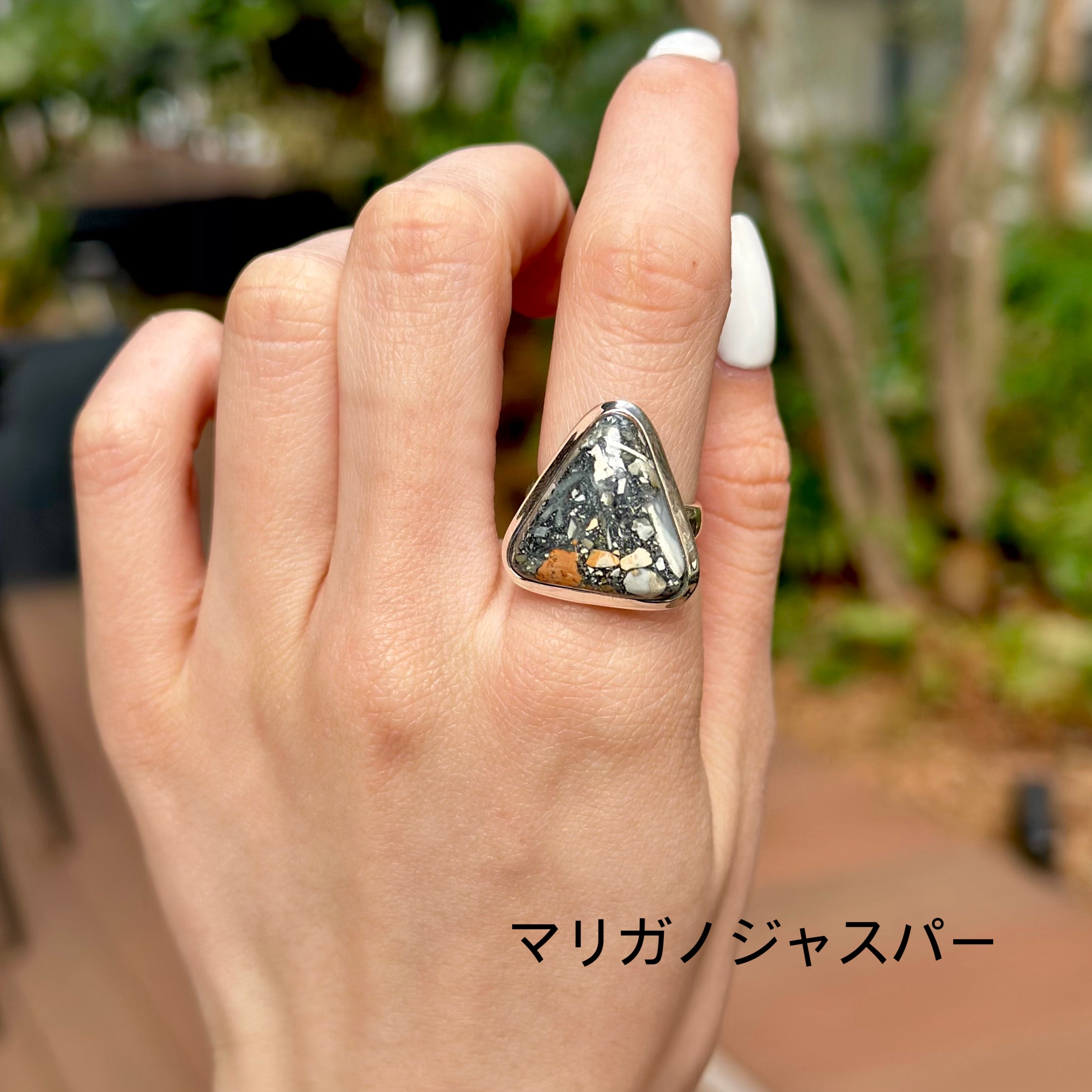 Triangle stone ring